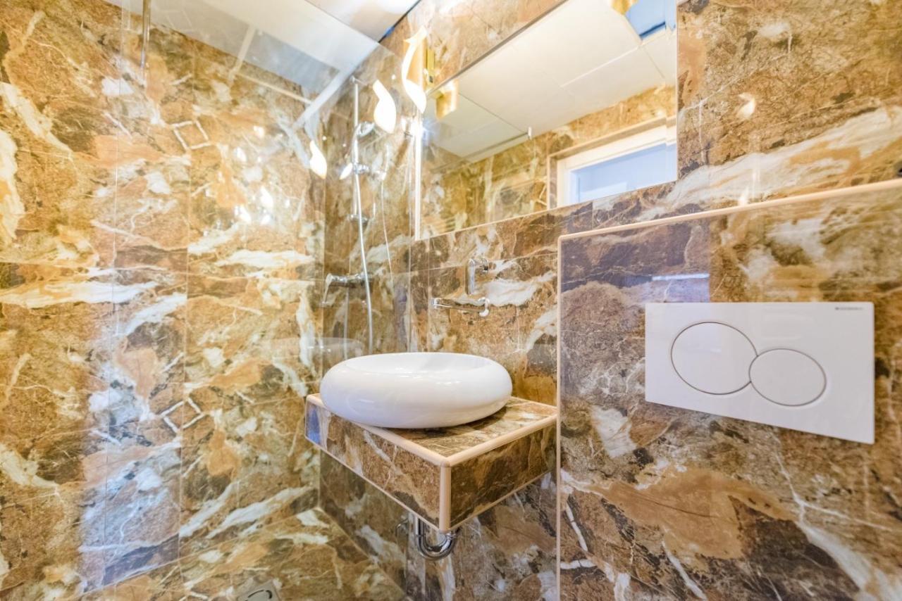 Enzo Capo Jacuzzi Andrassy Apartment Budapest Exterior photo